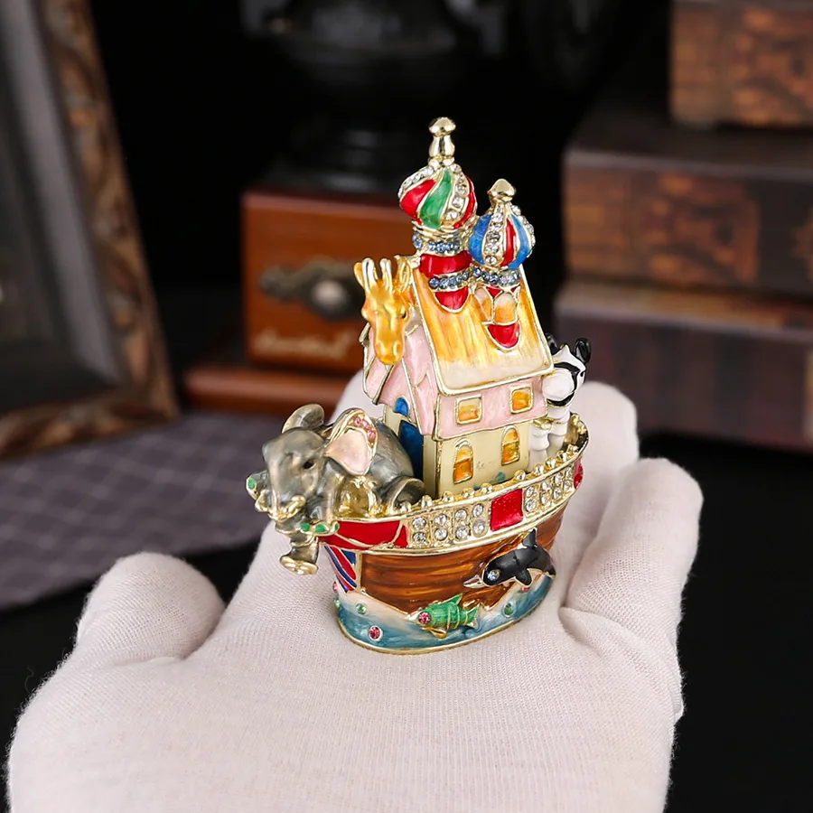 Vintage Metal Noe Gemisi Mücev - Vintage Collectible Jewelry incelemesi ve fiyatı
